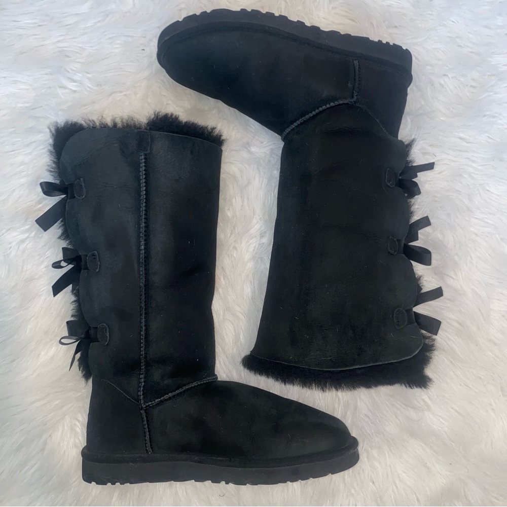 Uggs size 9 Bailey bow boots